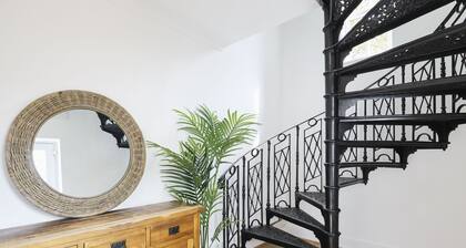 Luxurious 2 bedroom apartment situated on a golf course.