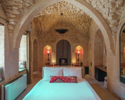 Luxury Room | Premium bedding, minibar, desk, laptop workspace