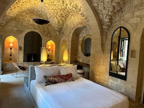 Premium bedding, minibar, desk, laptop workspace - Mirsoum Han (Mardin)