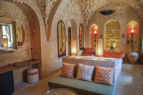 Luxury Room | Premium bedding, minibar, desk, laptop workspace