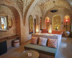 Luxury Room | Premium bedding, minibar, desk, laptop workspace