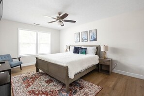 4 slaapkamers, een strijkplank/strijkijzer, wifi, beddengoed