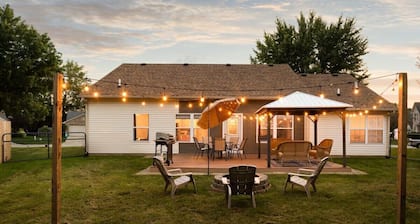 Westfield 4BR: Fun Games, Outdoors, Near Sites
