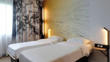 Twin Room | Desk, soundproofing, free WiFi, bed sheets