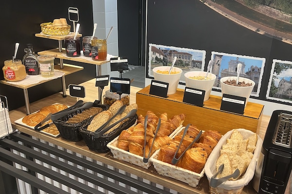 Frokostbuffé hver dag (mot et tillegg)