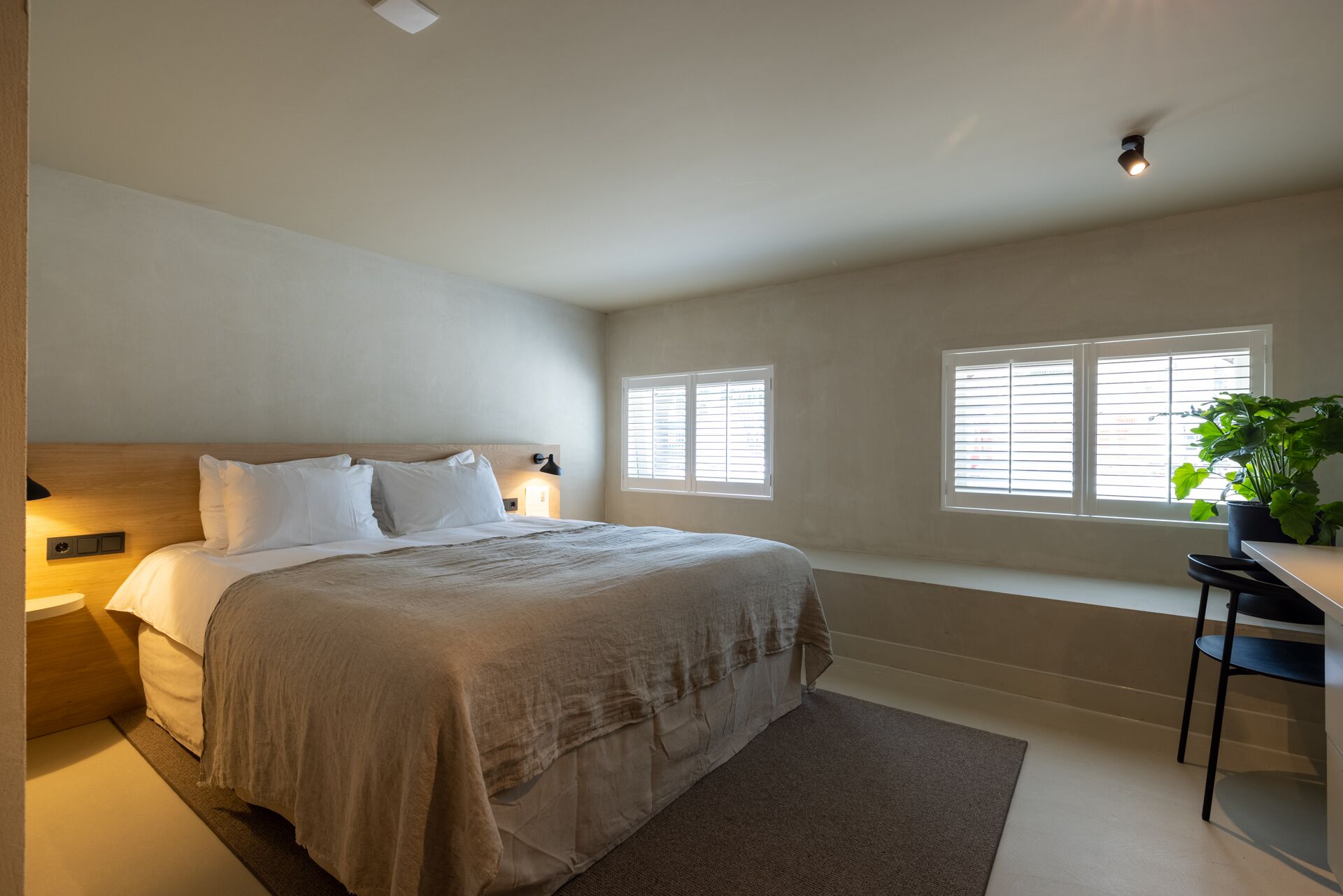 Avenue Basement Room | Cofres nos quartos, Wi-Fi de cortesia