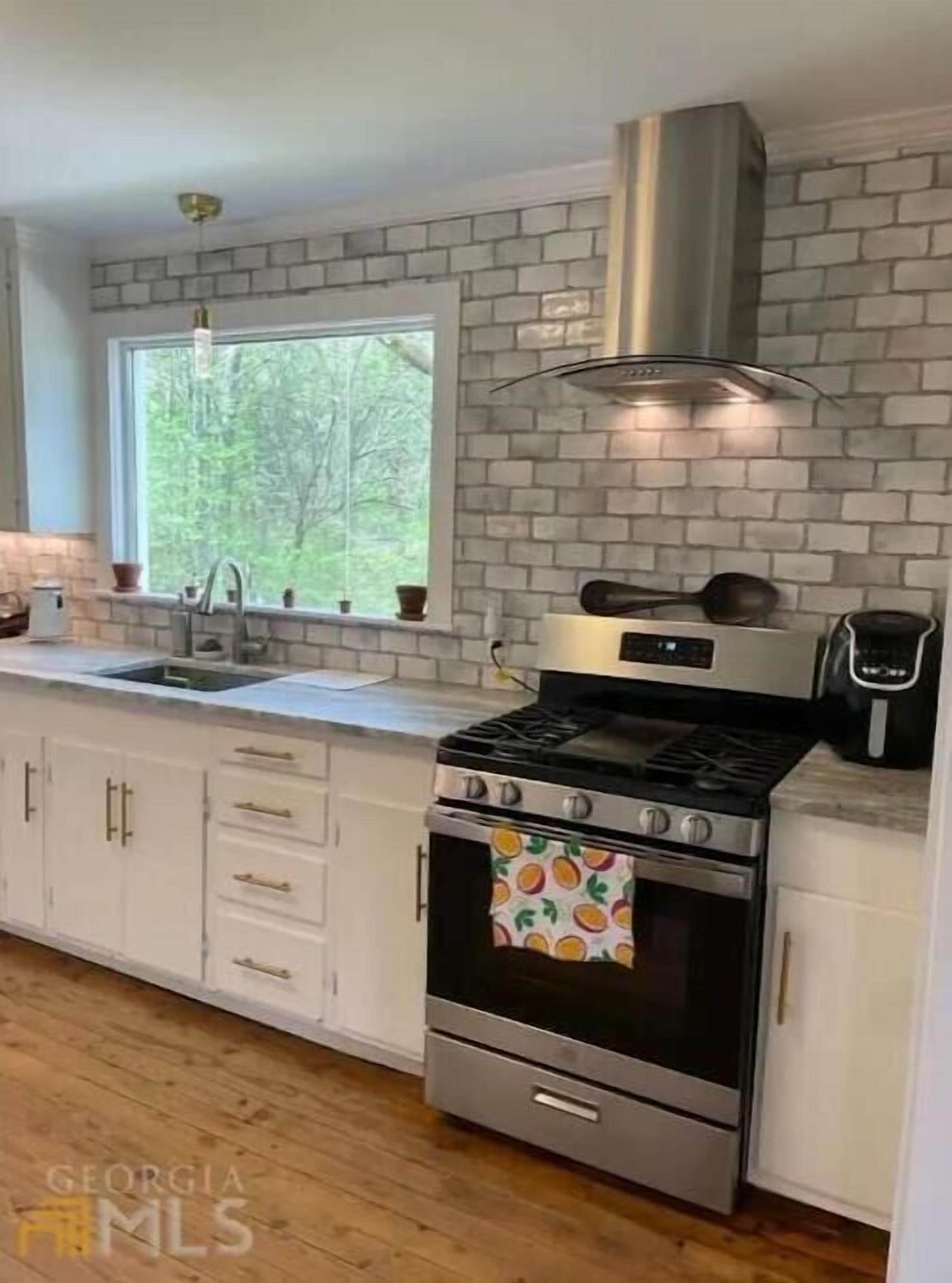 Microwave, oven, stovetop, coffee/tea maker