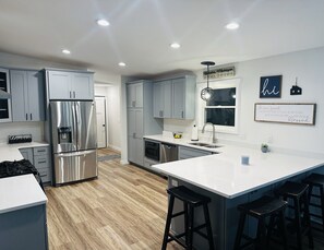 Fridge, microwave, stovetop, dishwasher