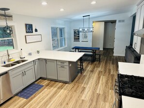 Fridge, microwave, stovetop, dishwasher