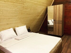 3 slaapkamers, een strijkplank/strijkijzer, wifi, beddengoed