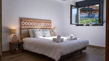 3 bedrooms, desk, iron/ironing board, WiFi (free)