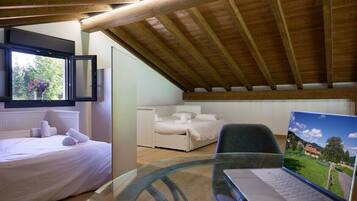 4 bedrooms, iron/ironing board, WiFi, bed sheets