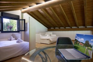 4 bedrooms, iron/ironing board, WiFi, bed sheets