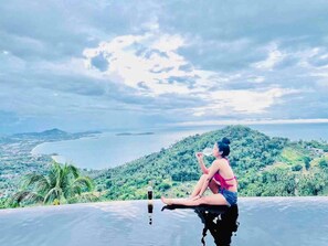 Property grounds - Experience the allure of "Best World Vision" villa in Koh Samui.  (Koh Samui)