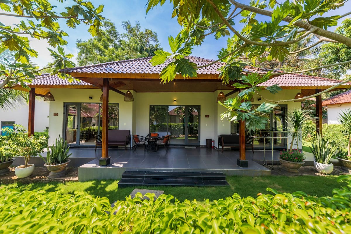 Bungalow dành cho gia đình | Minibar, bàn, khu vực làm việc phù hợp cho laptop, màn/rèm cản sáng 