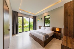 Luxury Studio | Minibar, desk, laptop workspace, blackout curtains - Emerald Garden Retreat (Phu Quoc)