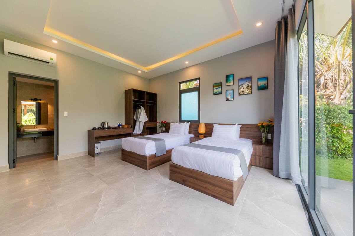 Studio Cao cấp | Minibar, bàn, khu vực làm việc phù hợp cho laptop, màn/rèm cản sáng 