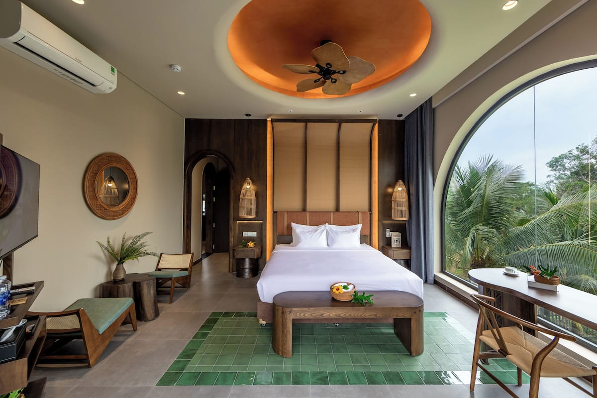 Familie-studiosuite | Minibar, skrivebord, skrivebord for bærbar PC og blendingsgardiner