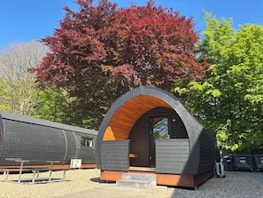 Luxe huisje, toegankelijk voor mindervaliden, en-suite badkamer | Uitzicht vanuit de kamer