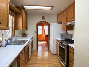 Fridge, microwave, oven, stovetop - Cedar Cove Retreat – Spacious Cabin w/ Lake Access & Multiple Living Areas in Tw (Twain Harte)