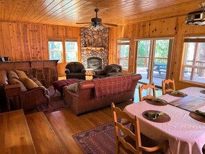 TV, fireplace, books - Cedar Cove Retreat – Spacious Cabin w/ Lake Access & Multiple Living Areas in Tw (Twain Harte)