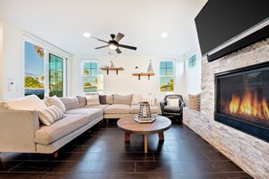 Televisión, chimenea