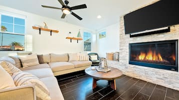 TV, fireplace
