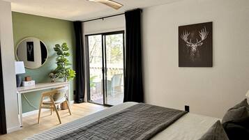 2 bedrooms, desk, iron/ironing board, travel crib