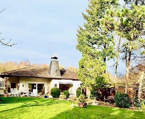 واي فاي مجانًا وملاءات أسرّة