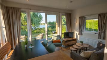 Xalet Deluxe (incl. Cleaning Fee 60€) | Zona de menjador de l'habitació