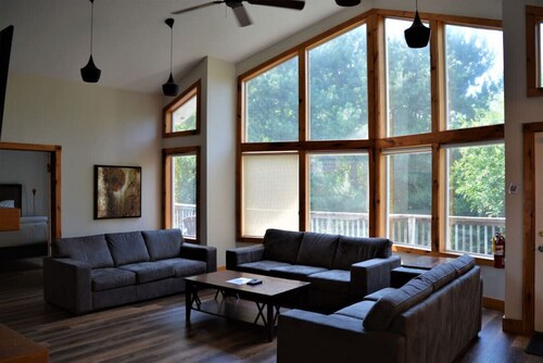 8BR Mountainside Bliss for 20