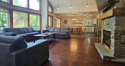 All-Season 8BR Vacation Chalet