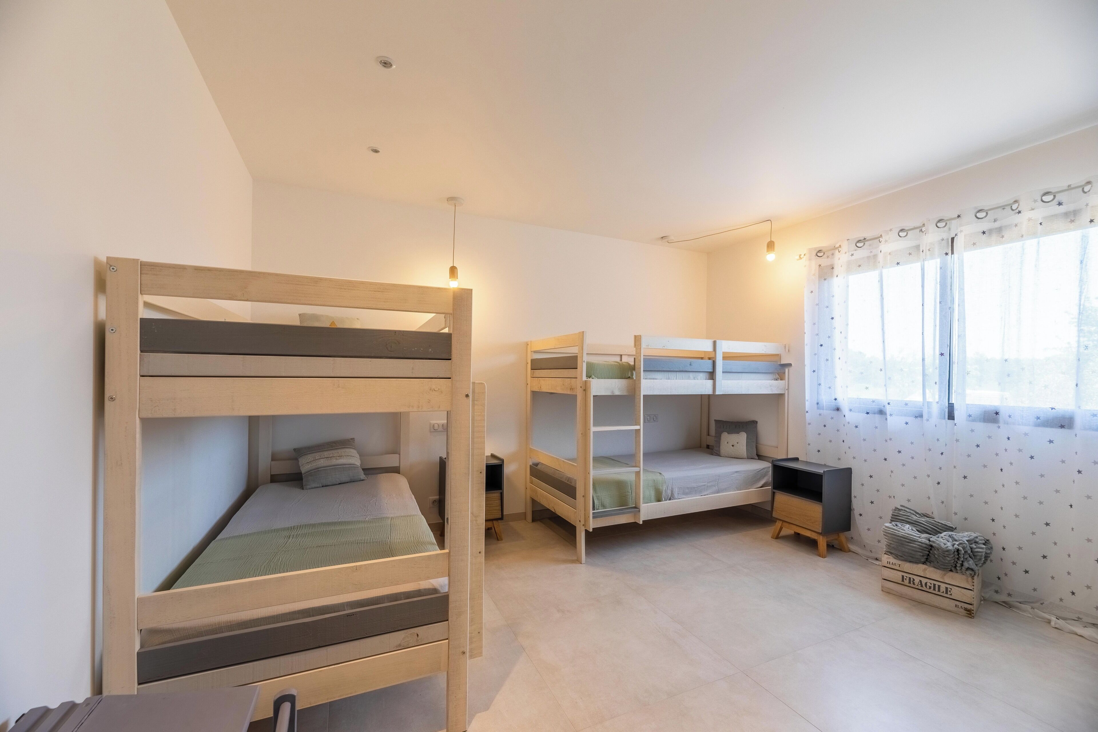 3 slaapkamers, een strijkplank/strijkijzer, wifi, beddengoed