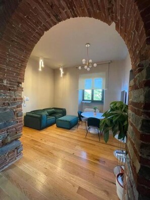Smart TV - New Residence on Lungarno Soderini near Ponte Vecchio (Firenze)