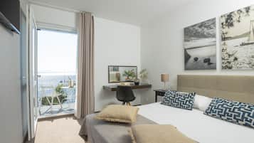 Doppia Classic, balcone, vista mare | Minibar, una cassaforte in camera, una scrivania, postazione laptop