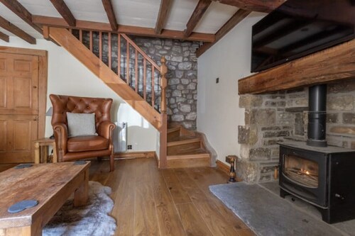 Chapel Cottage - with Log Burner