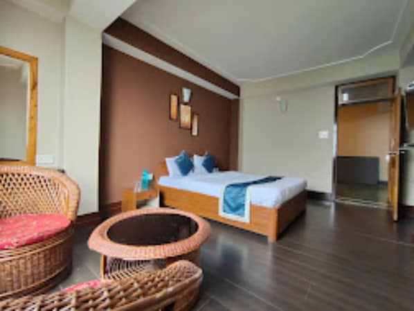 Premium Double Room | Soundproofing, free WiFi, bed sheets - Goroomgo Sunmount Mayal Retreat Gangtok (Gangtok)