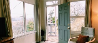 Stylish River View Apt | Walk to Cafes & More