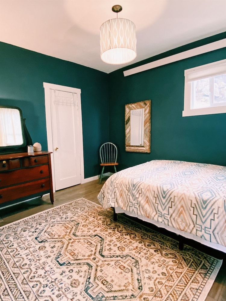 Charming Apt in Dwntwn The Dalles w/ Epic Views! The Dalles Vrbo