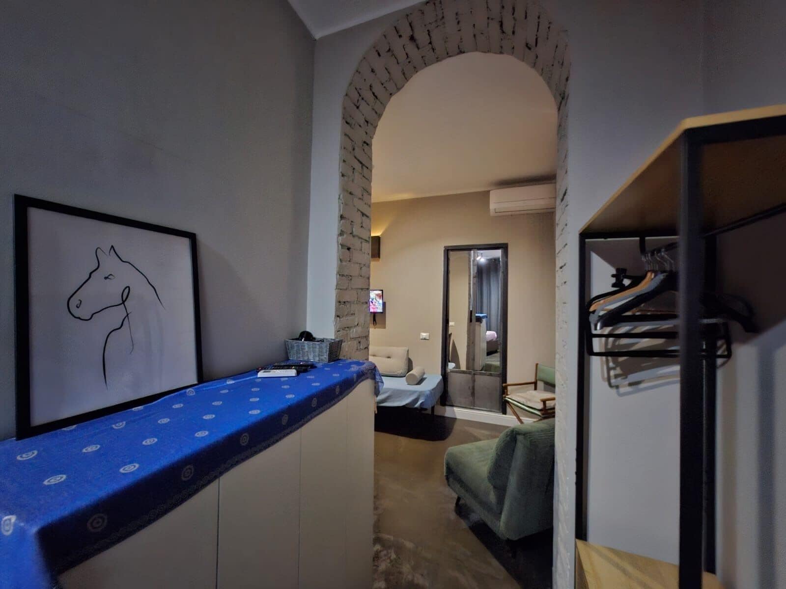 Habitación junior con 1 cama doble o 2 individuales, 1 cama de matrimonio | Edredones de plumas, espacio para trabajar con un portátil, wifi gratis