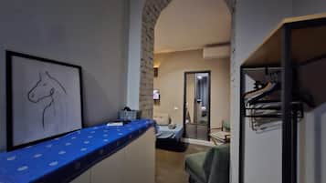 Habitación junior con 1 cama doble o 2 individuales, 1 cama de matrimonio | Edredones de plumas, espacio para trabajar con un portátil, wifi gratis