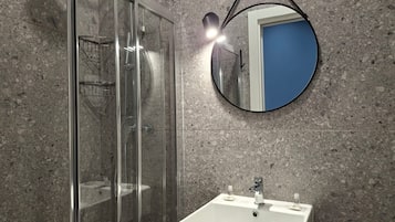 Chambre Double, 1 grand lit | Salle de bain