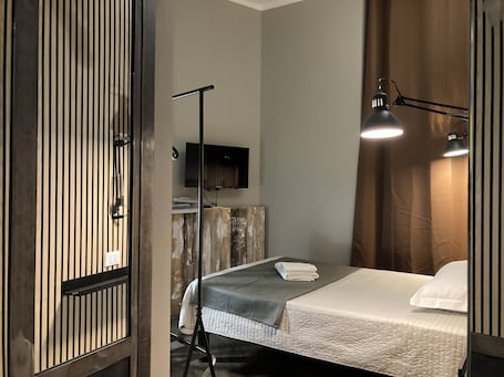Camera Basic, 1 letto singolo | Copriletto in piuma, postazione laptop, Wi-Fi gratuito, lenzuola. Hotel Calypso