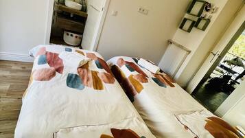 2 bedrooms, WiFi, bed sheets