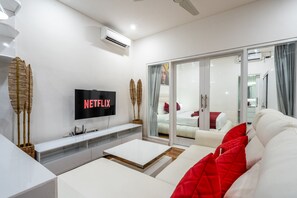 3 bedrooms, iron/ironing board, free WiFi, bed sheets