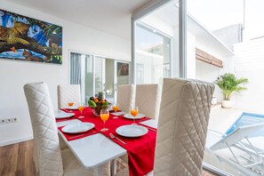 Dining - 5 star Luxury minimalist villa Nobu in Seminyak close to La Favela (Bali)