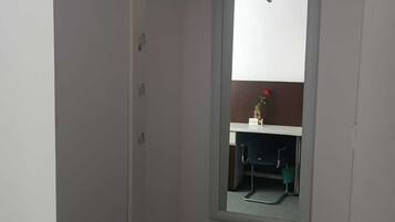 Chambre Simple | Chambres insonorisées, fer et planche à repasser, Wi-Fi gratuit