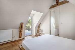 4 bedrooms, iron/ironing board, free WiFi