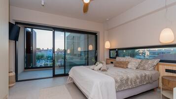 4 bedrooms, travel crib, WiFi (free), bed sheets