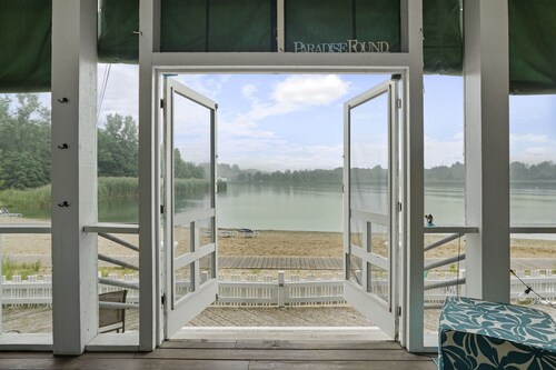 Lake Kai Charmer - 4 bedroom, Beachfront Deck, Kayaks, Resort Amenities